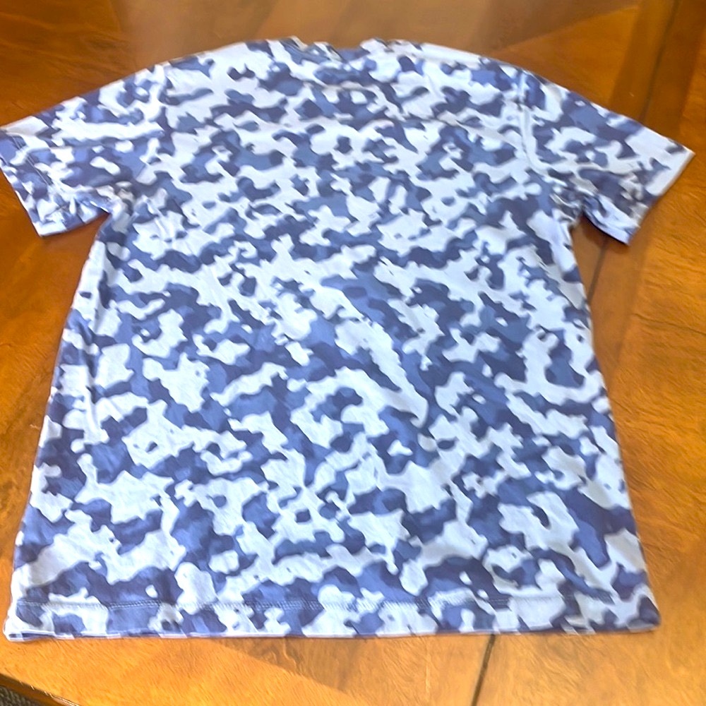 The Nike Tee, Mens size M blue camouflage short sleeve t-shirt. - Picture 2 of 3